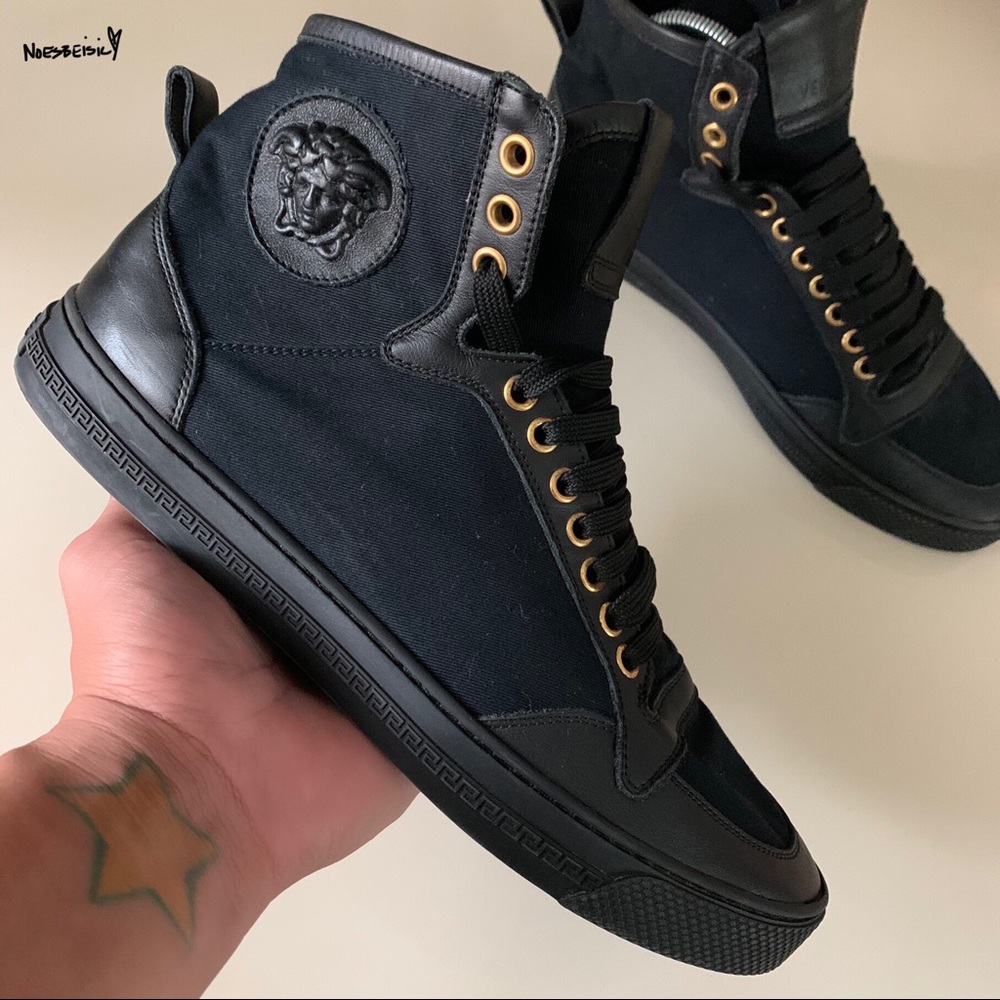 🚫SOLD•G®️🅰️ℹ️LED🚫 Versace High-Top Sneakers - Picture 1 of 11